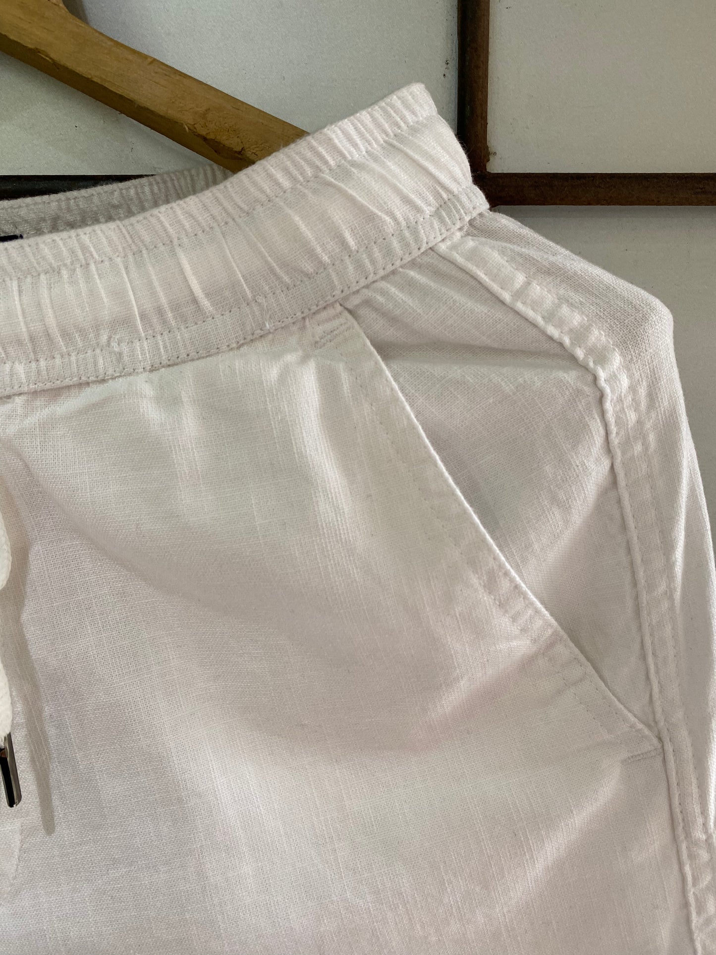 Linen shorts- White